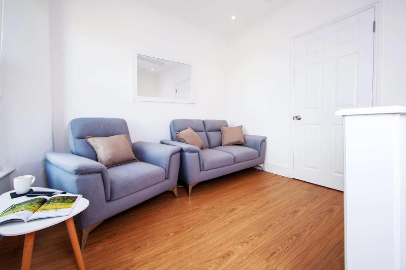 21 Gyllyng Street - image 12