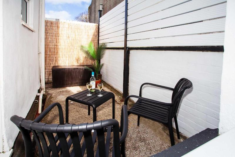 21 Gyllyng Street - image 17