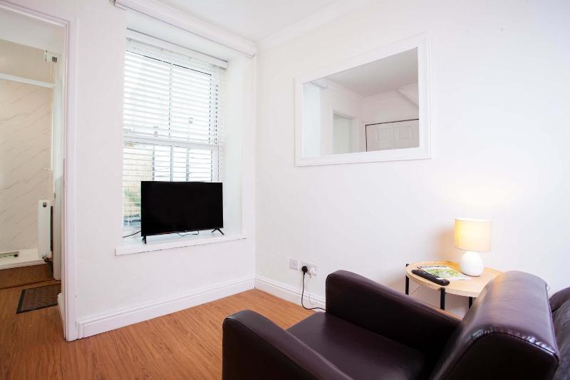 21 Gyllyng Street - image 8