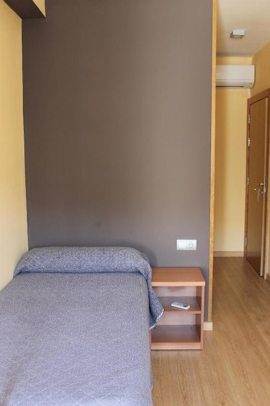 Comfort Single Room with Shower image 3