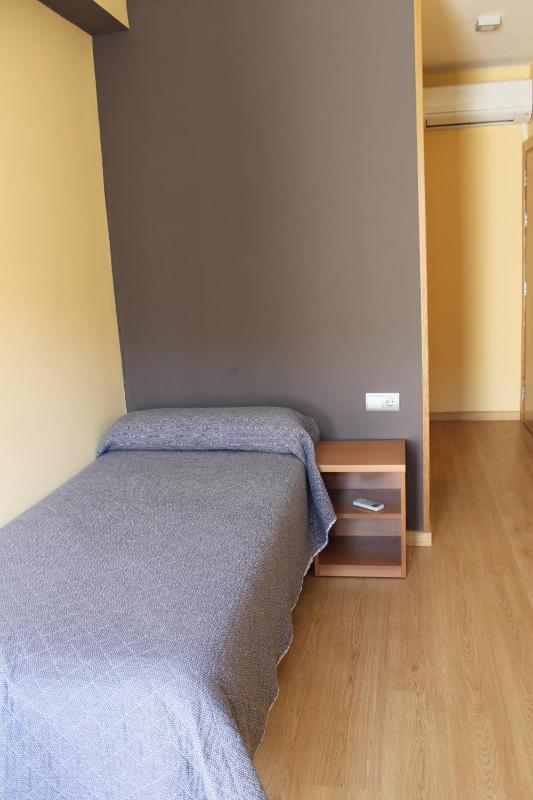 Comfort Single Room with Shower image 2