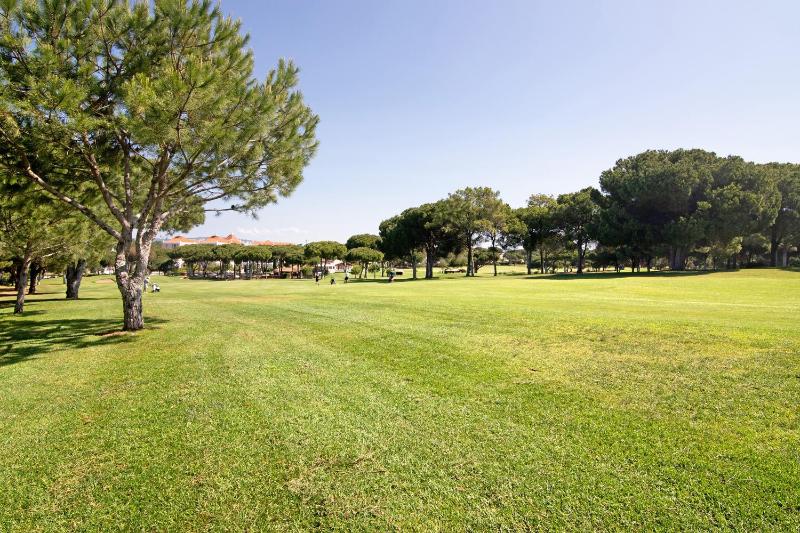 Vilamoura com Piscina e Wifi - image 13