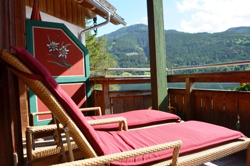 One-Bedroom Apartment with direct Lake View image 2