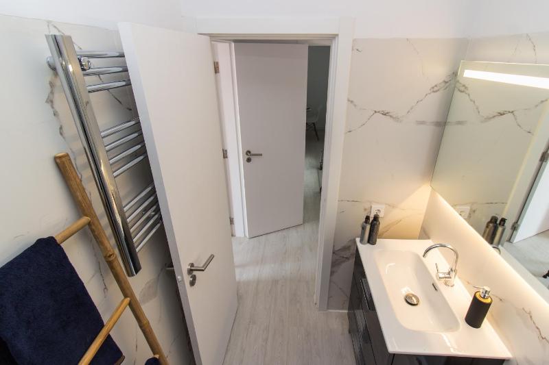 Beach And Mountain Apartment - image 11