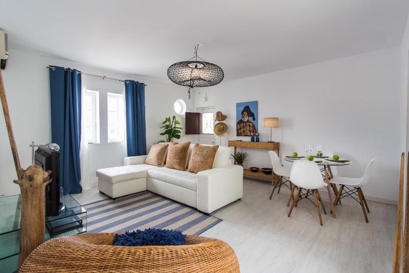 Beach And Mountain Apartment - image 1