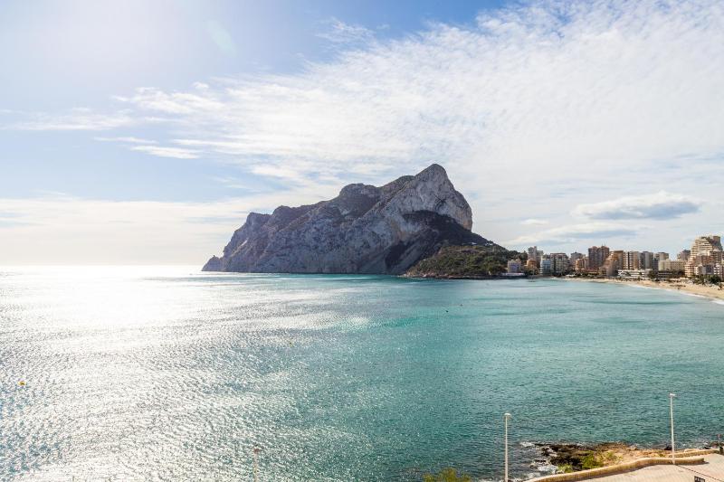 Calpe primera linea con piscina - image 9