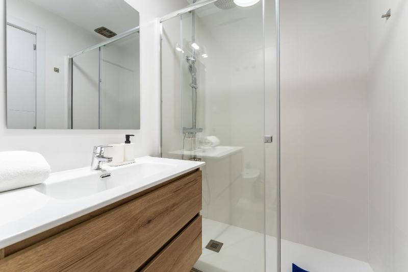 1 Bedroom Apt 85 Mts To Beach - image 4