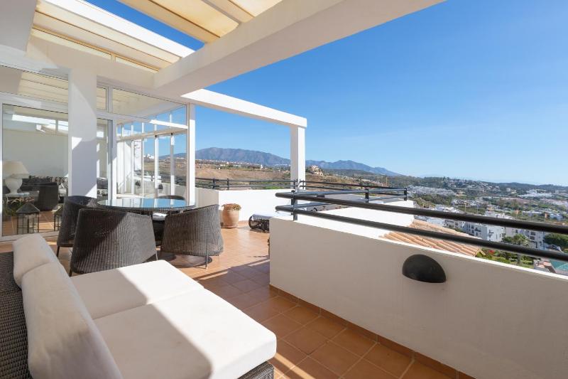 Penthouse with a fantastic view - image 22