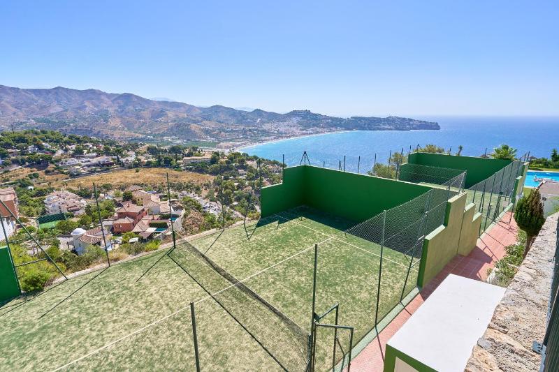 Stunning sea views pool garden - image 12