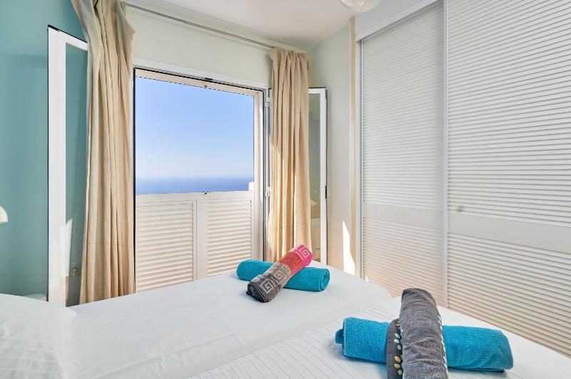 Stunning sea views pool garden - image 20