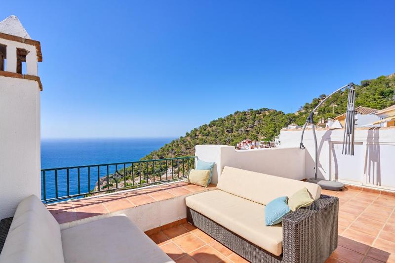 Stunning sea views pool garden - image 11