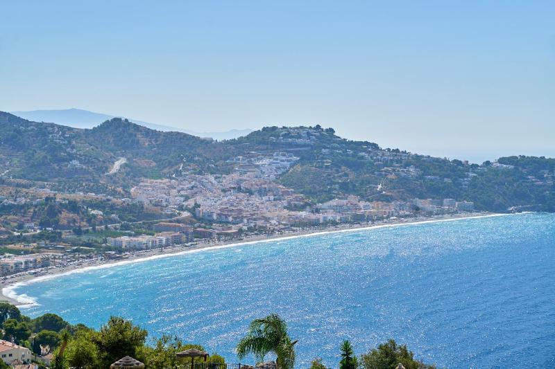 Stunning sea views pool garden - image 3