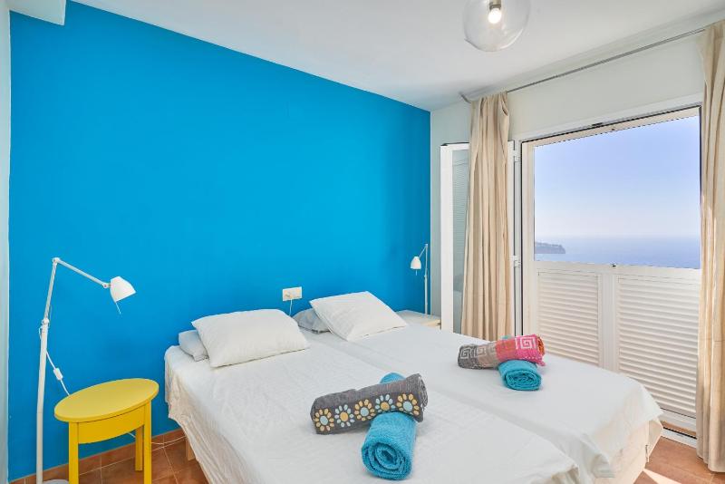 Stunning sea views pool garden - image 29