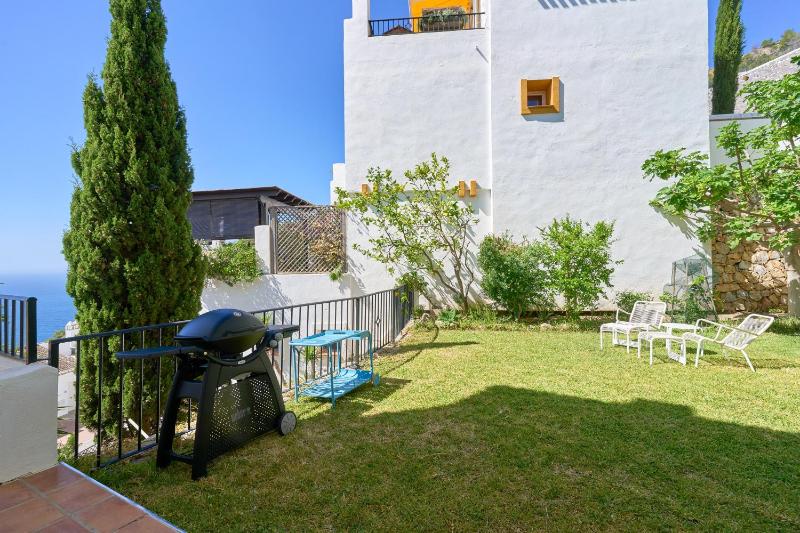 Stunning sea views pool garden - image 7