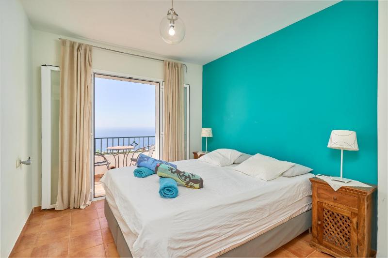 Stunning sea views pool garden - image 39