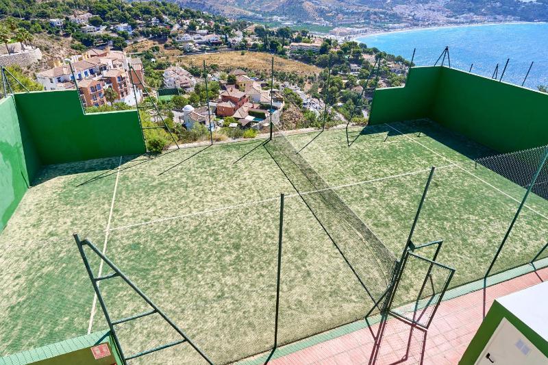 Stunning sea views pool garden - image 18