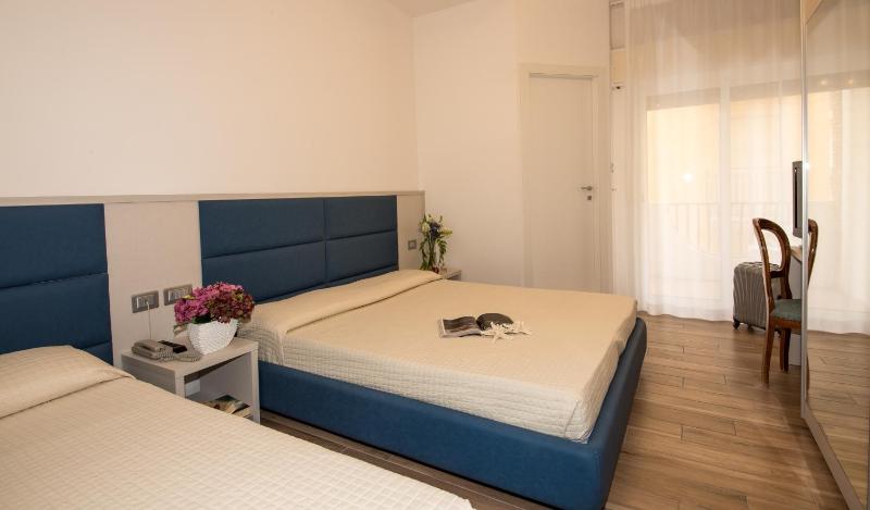 Triple Room image 3