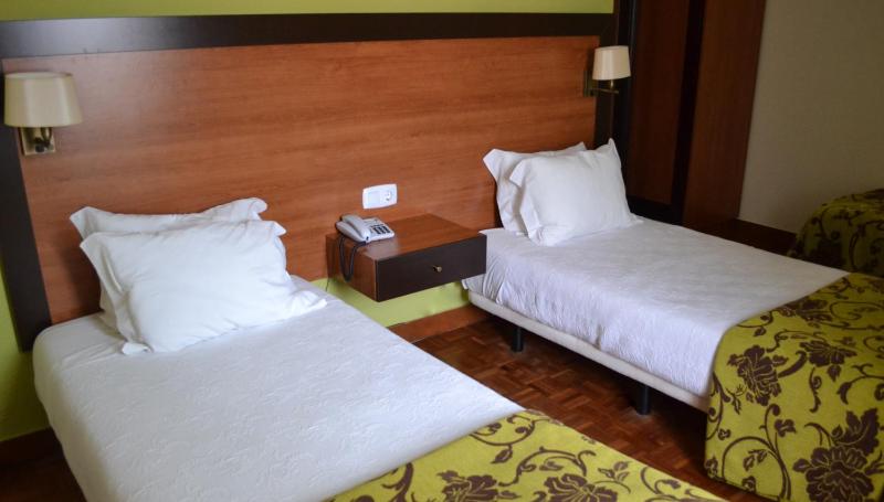 Twin Room image 2