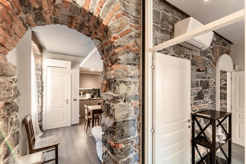 Romantic Chic Apartment by Quokka 360 - Charming Historic Apartment in Como Center - image 13