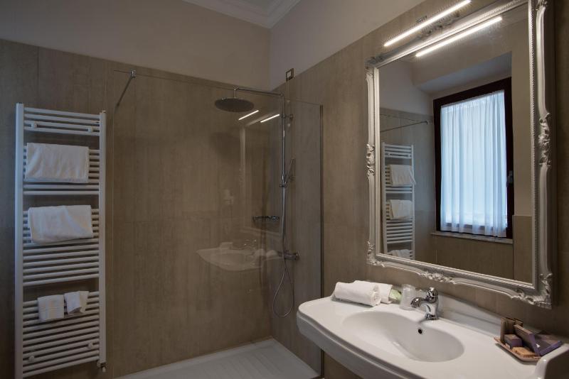 Deluxe Double Room with Spa Access image 2