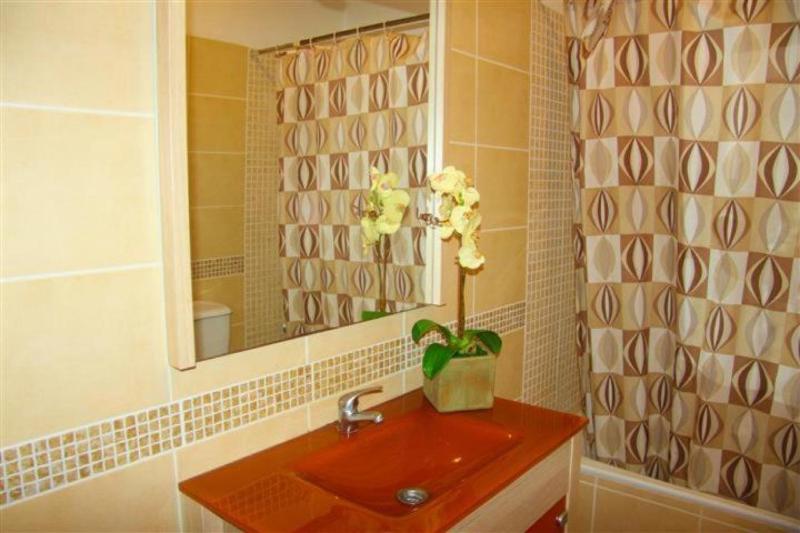 Fernandes Apartment - image 7