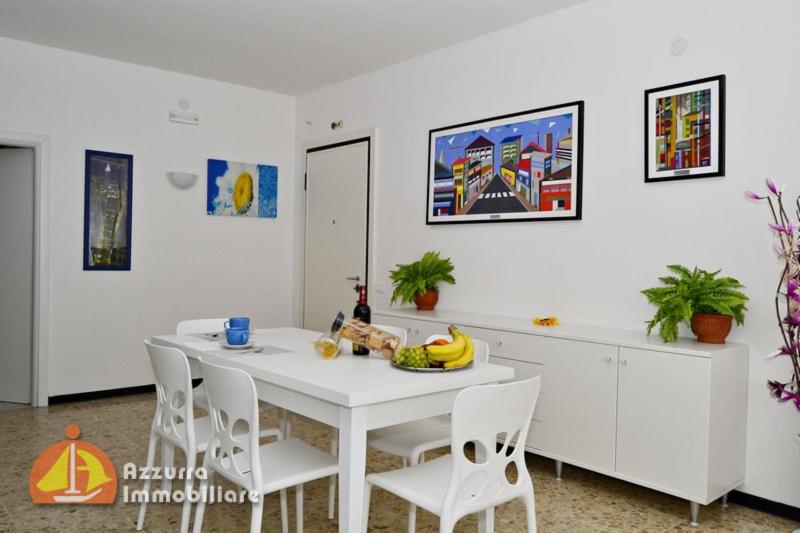 Shopping Center Apartments D08 - image 9