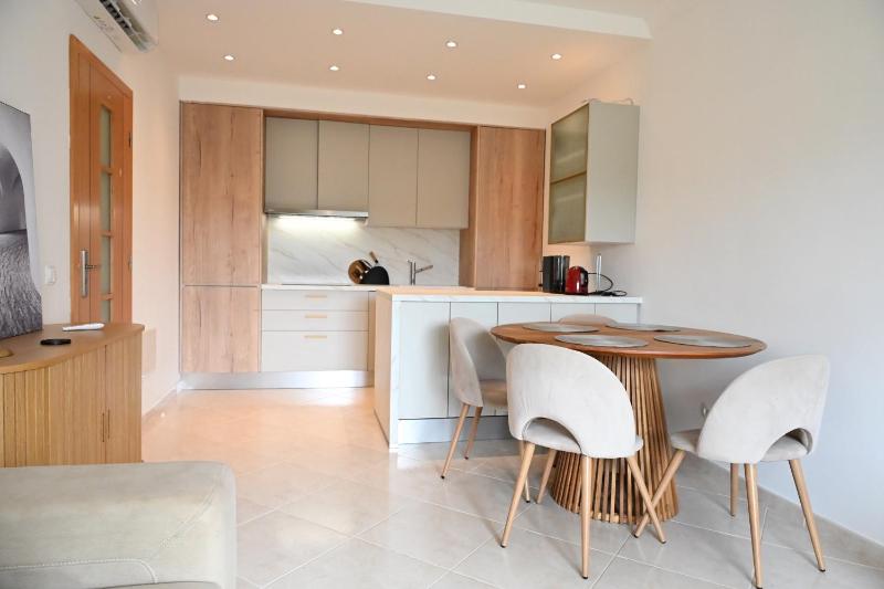 Sunny 2bed Apartment - image 9