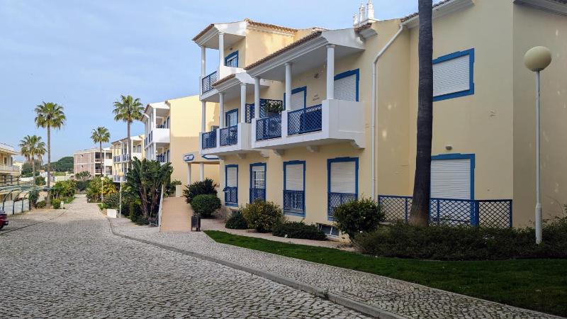 Sunny 2bed Apartment - image 12