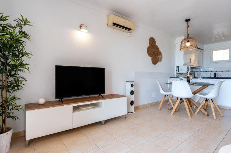 Sea Front Beach House Macarena A - image 24