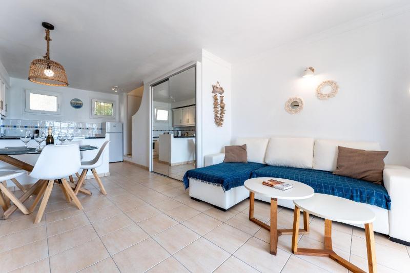 Sea Front Beach House Macarena A - image 27