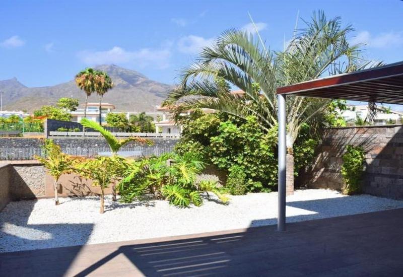 New 5-bedroom Villa Del Duque Beach - image 19