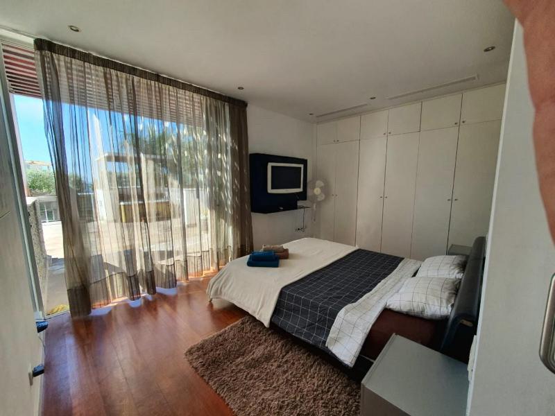 New 5-bedroom Villa Del Duque Beach - image 29