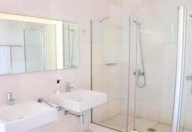 New 5-bedroom Villa Del Duque Beach - image 30