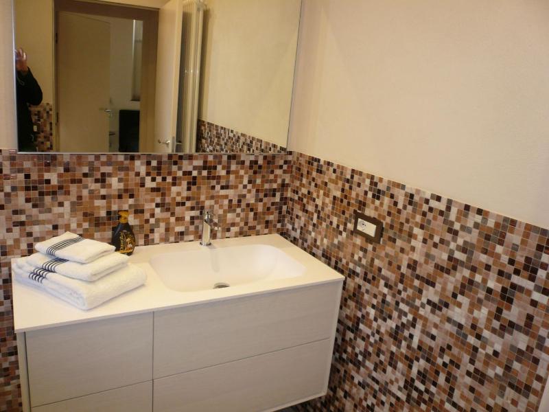 Charming Lucca Apartment Modern Comfort in Historic Setting - image 8