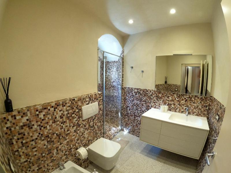 Charming Lucca Apartment Modern Comfort in Historic Setting - image 15