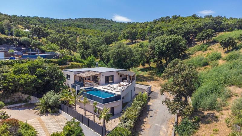 Villa Belenos Piscine vue mer - image 28