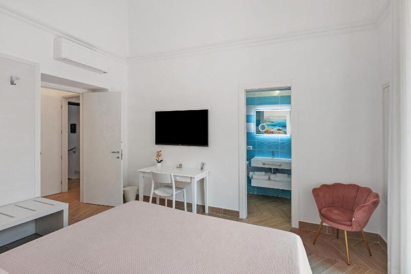 Lubrense Signature Suites - image 7