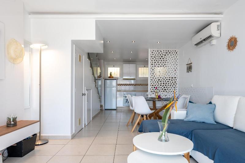 Sea Front Beach House Macarena D - image 4