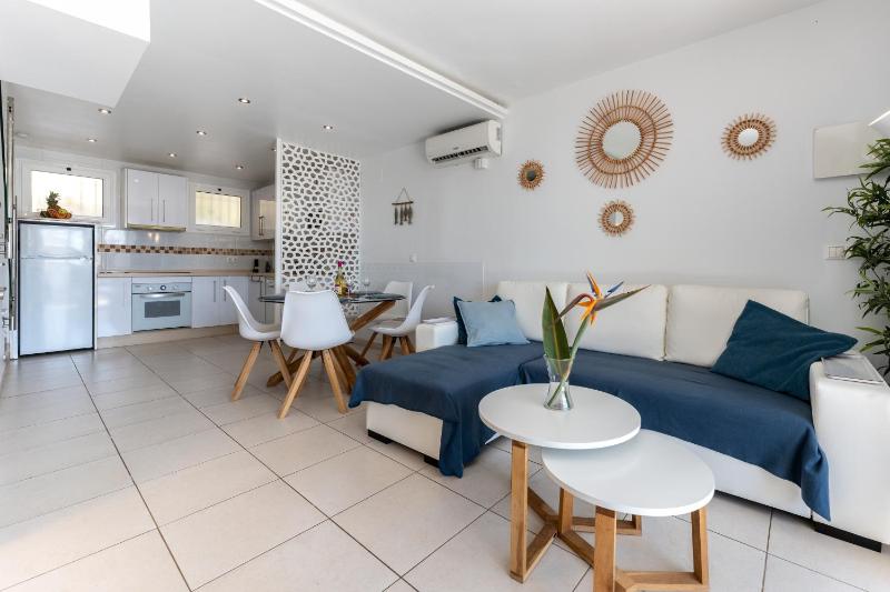 Sea Front Beach House Macarena D - image 11