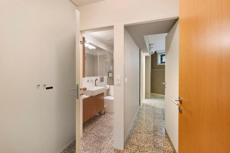 Orange Apartments A - image 10