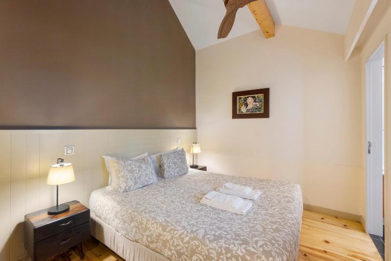 Orange Apartments A - image 12