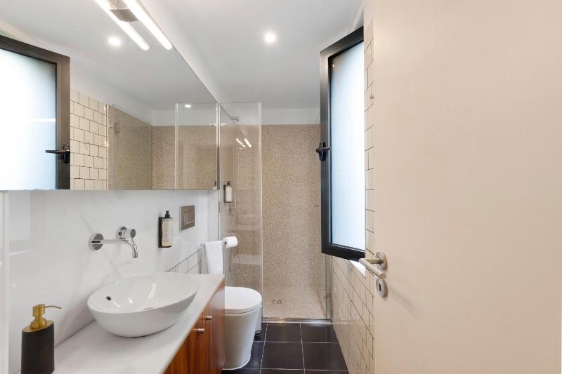 Orange Apartments A - image 7