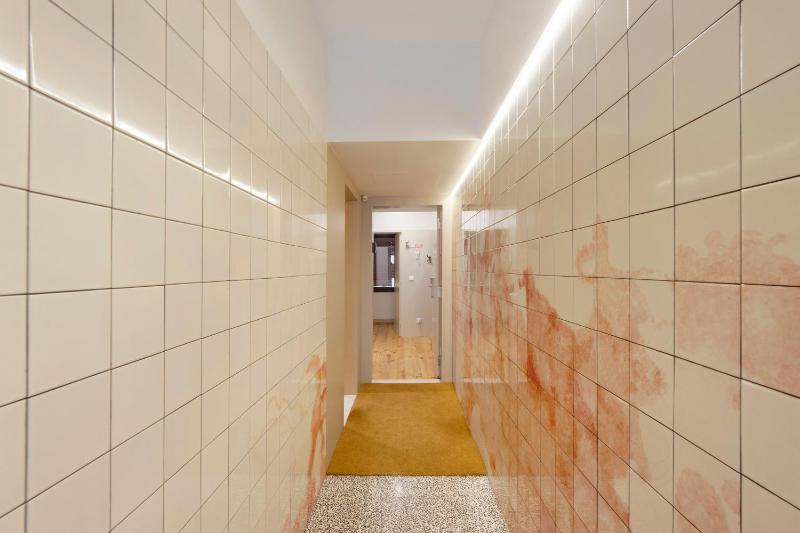 Orange Apartments A - image 2