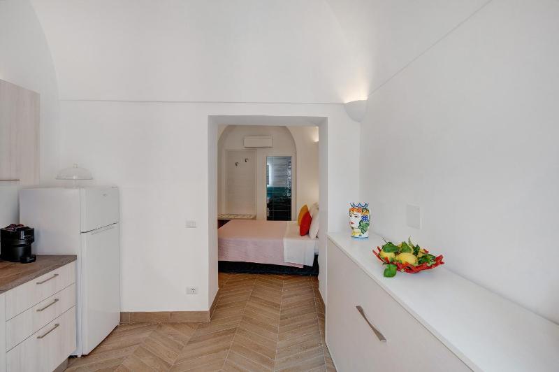 Lubrense Signature Suites - image 14