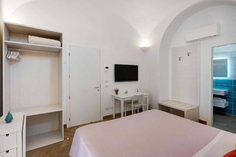 Lubrense Signature Suites - image 44
