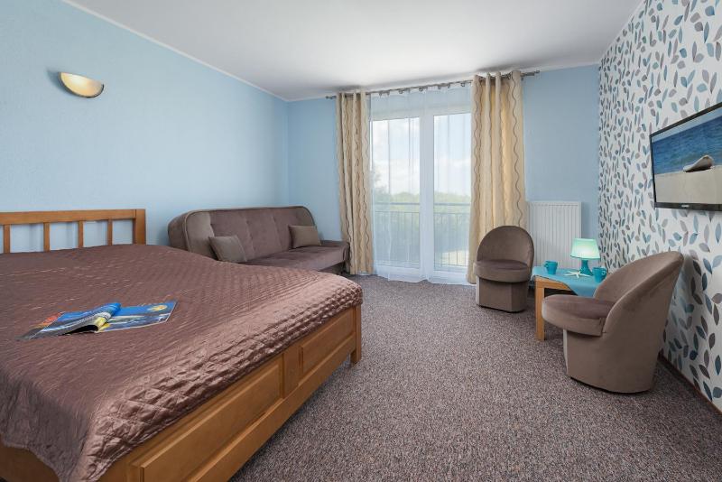 Triple Room with Balcony image 3