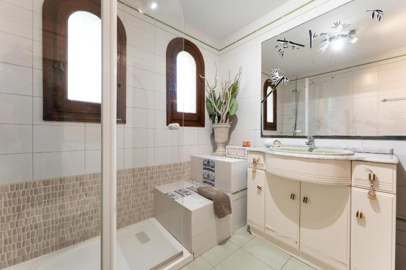 Art Gallery House - image 21