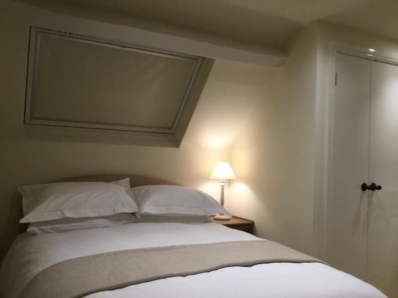 Small Double Room image 1