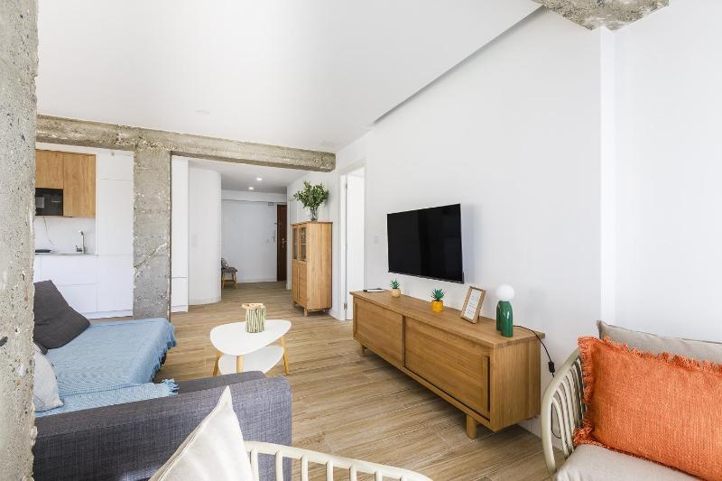 A&N Central Beach Walk Apartment with Terrace - image 35