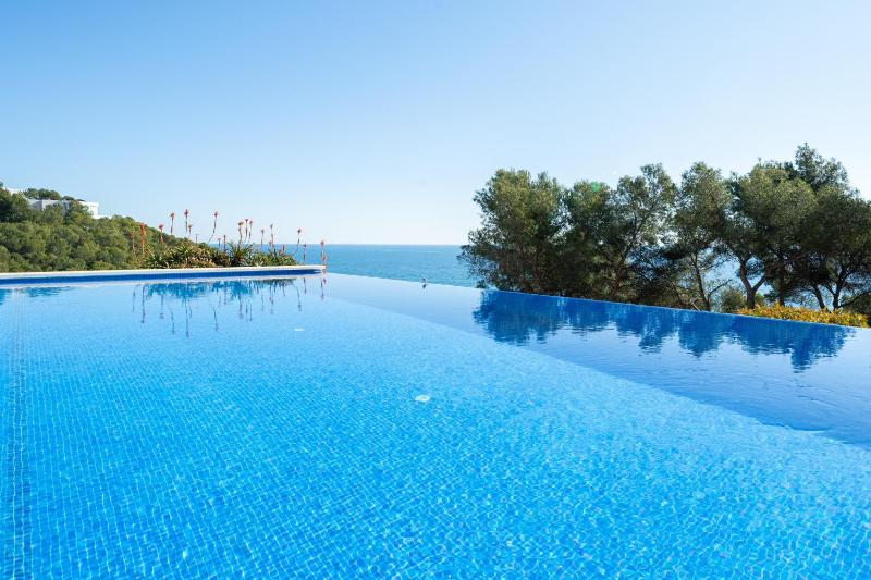The beauty of Cala Tamarit - image 6